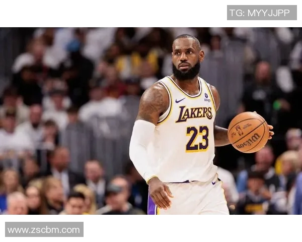 詹姆斯：从篮球场上的传奇到生活中的榜样，激励无数年轻人追梦之路